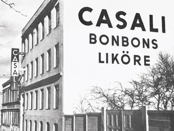 altes Bild eines Casali Bonbon Liköre Gebäudes
